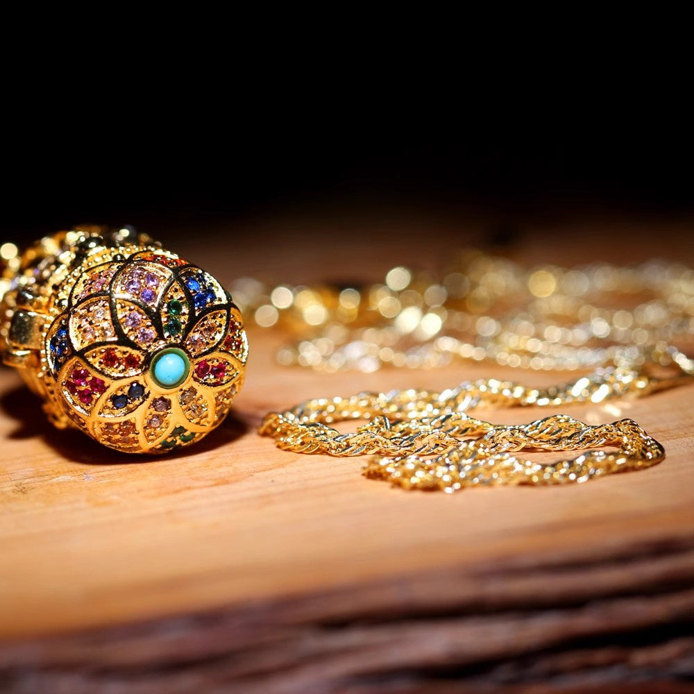 花開見佛【黃財神】琉璃項鏈嘎烏盒復古中式合金項鏈隨身禮佛龕吊墜「財運來自在安心」【首廟天壇天公廟祈福加持】